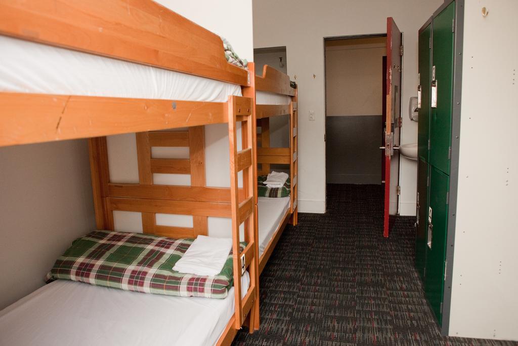 Hi Vancouver Central Hostel Стая снимка